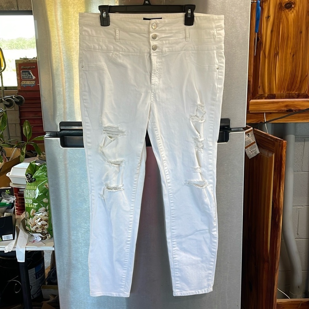 Refuge women’s 16 . 3 button & zip white distressed, denim, balloon, leg pants